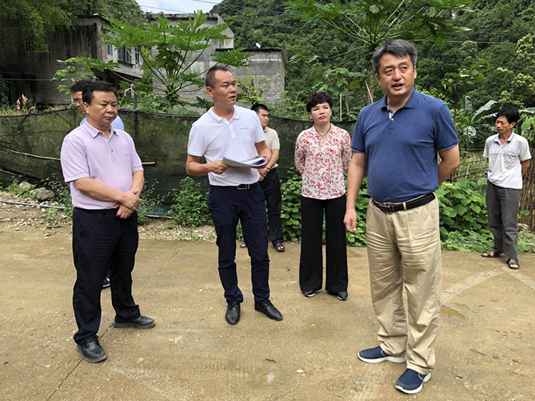 热烈欢迎，河池市市委常委，巴马县委书记王军及人大主任等领导莅临集团旗下子公司广西巴马华盛泰景区视察指导工作。